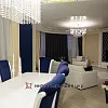 Фото реалізації дизайну класичної вітальні кольору індиго