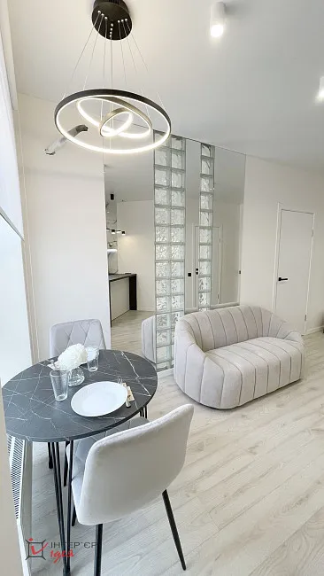 Стильна сучасна квартира площею 41 м²