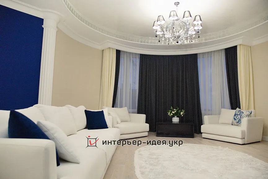 Фото реалізації дизайну класичної вітальні кольору індиго